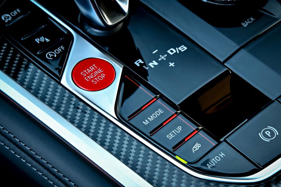 Детали интерьера BMW M8 Competition Coupe (F92) 2019 года  (UK) (фото 108 из 157)
